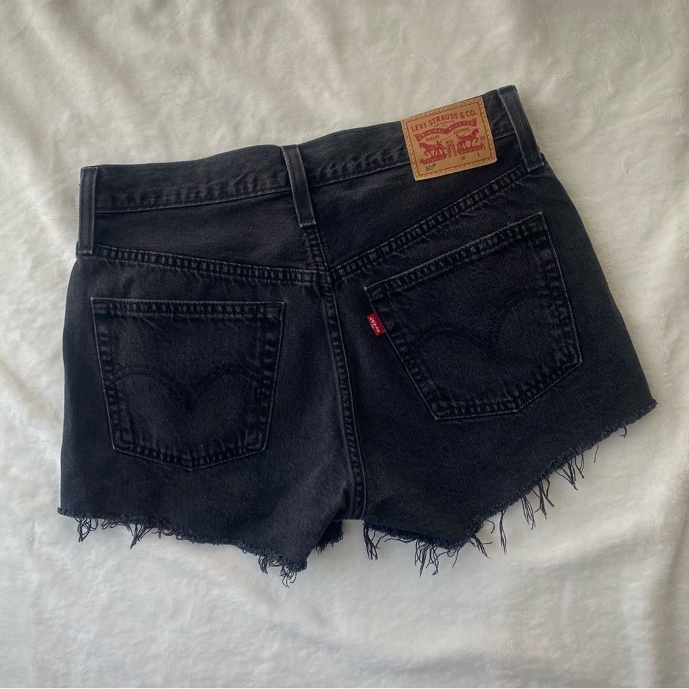 Levi’s 501 Shorts women’s 27 black distressed‎ cut off button fly